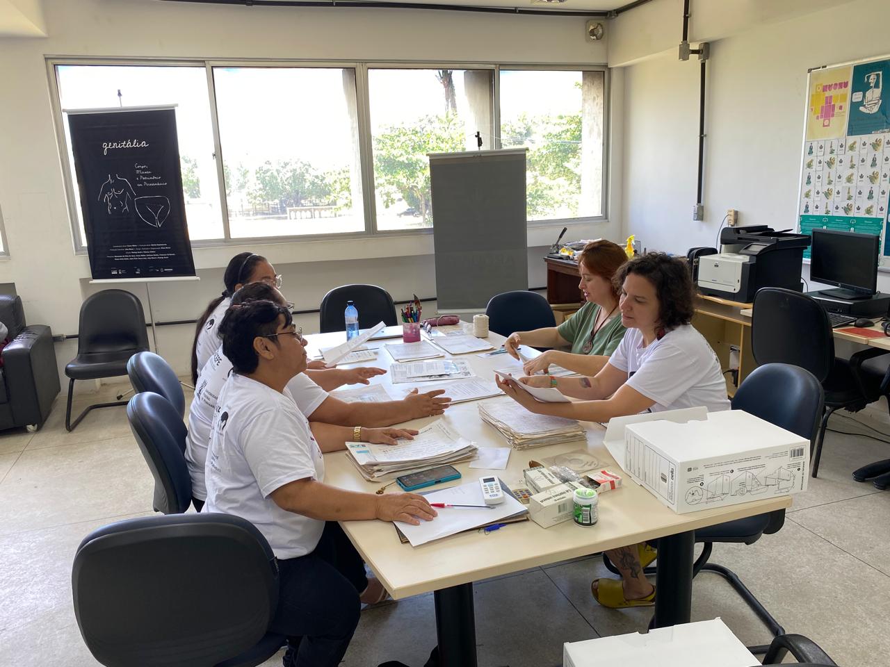 Reunião da Comissão de Acervo - Maria, Fernanda, Elisabete, Júlia e Elaine
