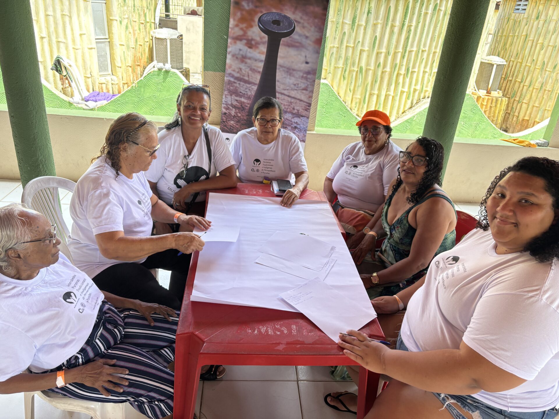 Parteiras de Jaboatão em reunião durante o Intercâmbio Parteiras Tradicionais e Indígenas de Pernambuco e Paraíba