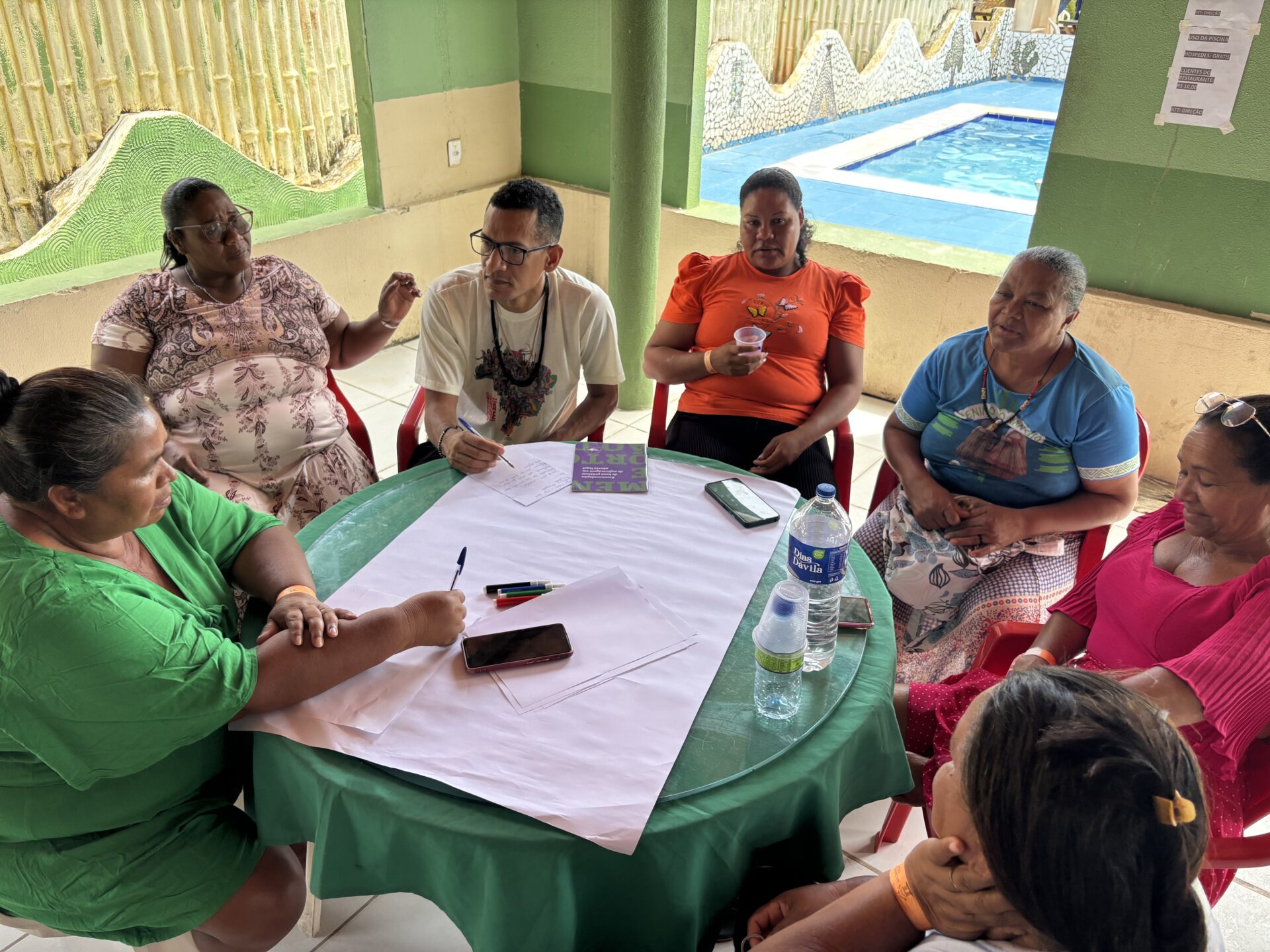 Parteiras de Pankararu em reunião durante o Intercâmbio Parteiras Tradicionais e Indígenas de Pernambuco e Paraíba